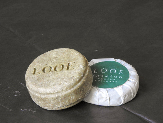 CHAMPU SÓLIDO DE ROMERO, LAUREL Y VAINILLA