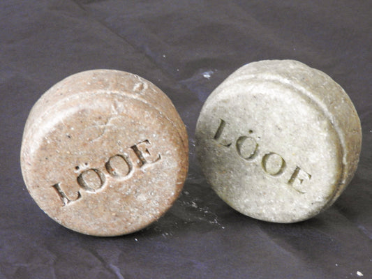 CHAMPU SÓLIDO DE ROMERO, LAUREL Y VAINILLA